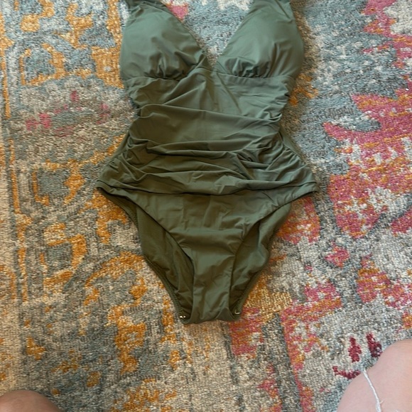 Cremieux One Piece EUC - Picture 2 of 4